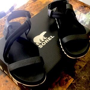 Sorel Roaming Devon Sandal with that great Sorel white sole. Very comfortable!!